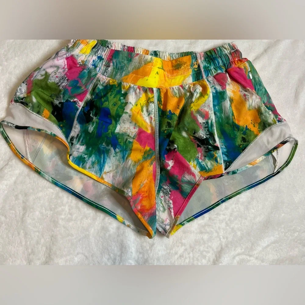 Lululemon Hotty Hot Low Rise Lined Shorts 2.5" No Limits White Multi White Sz 8 - Picture 2 of 4